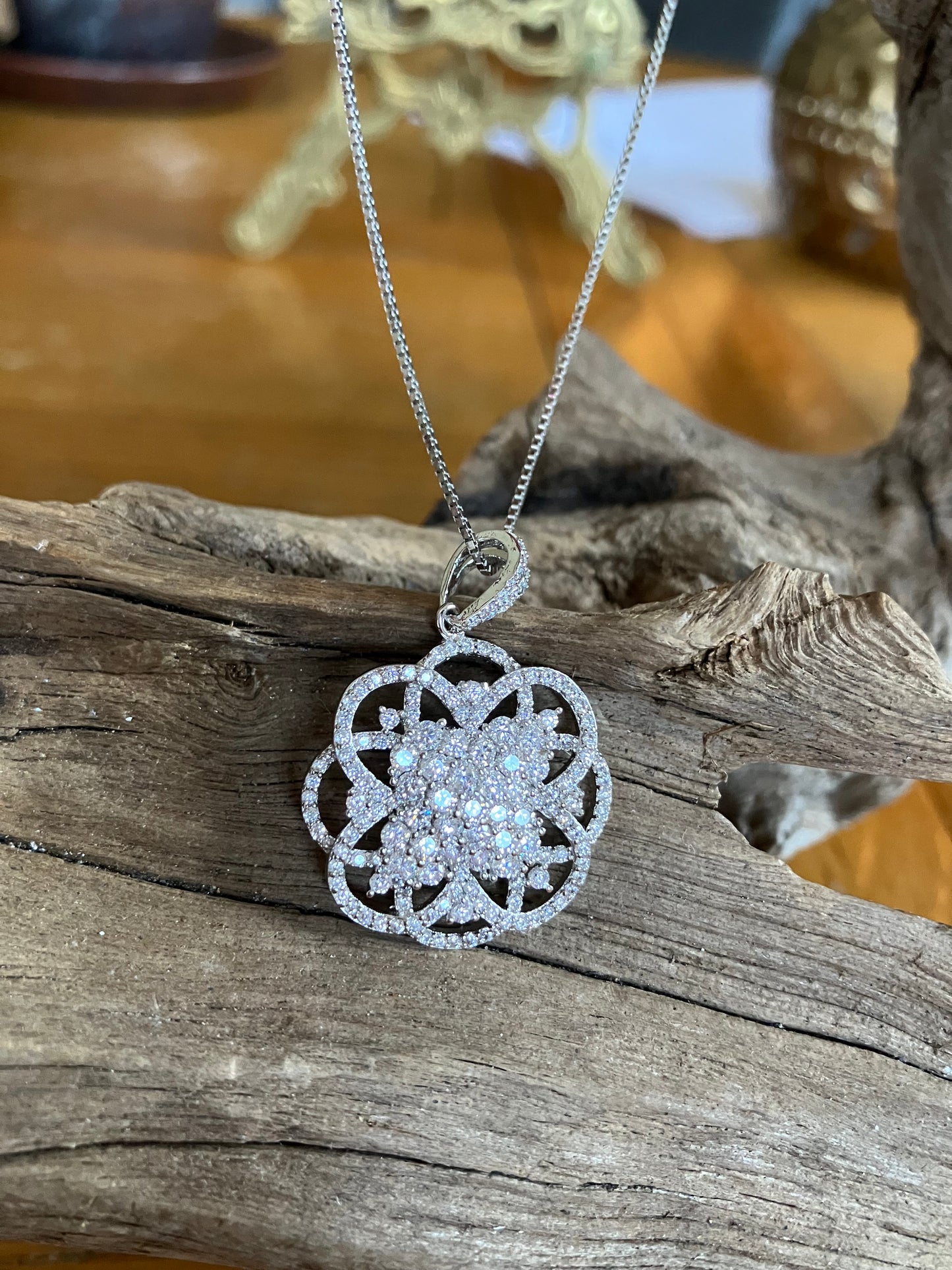 Diamanté 925 Floral design pendant