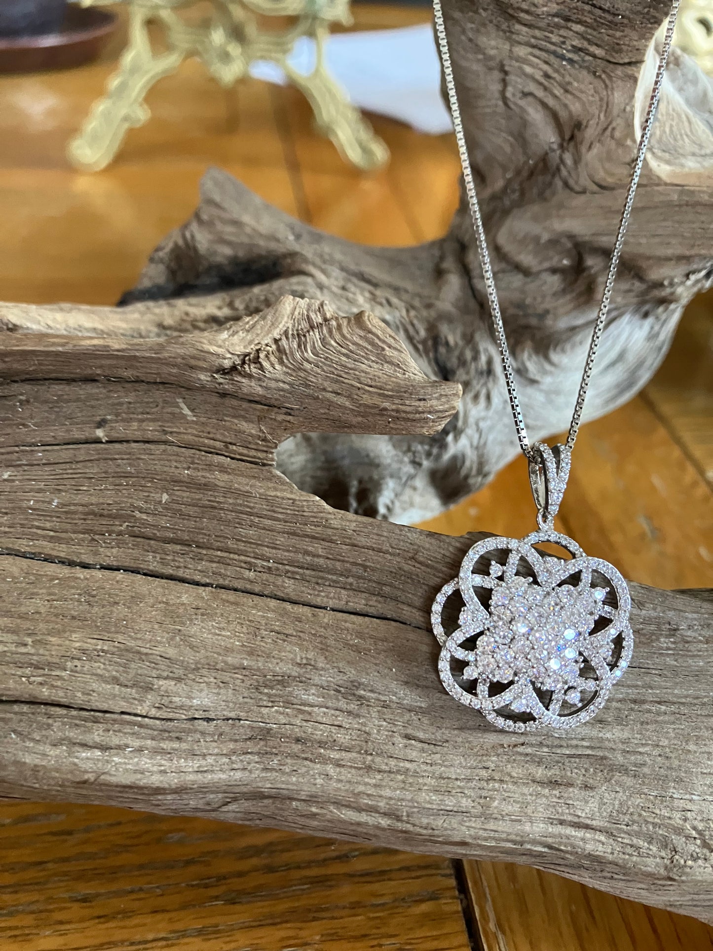 Diamanté 925 Floral design pendant