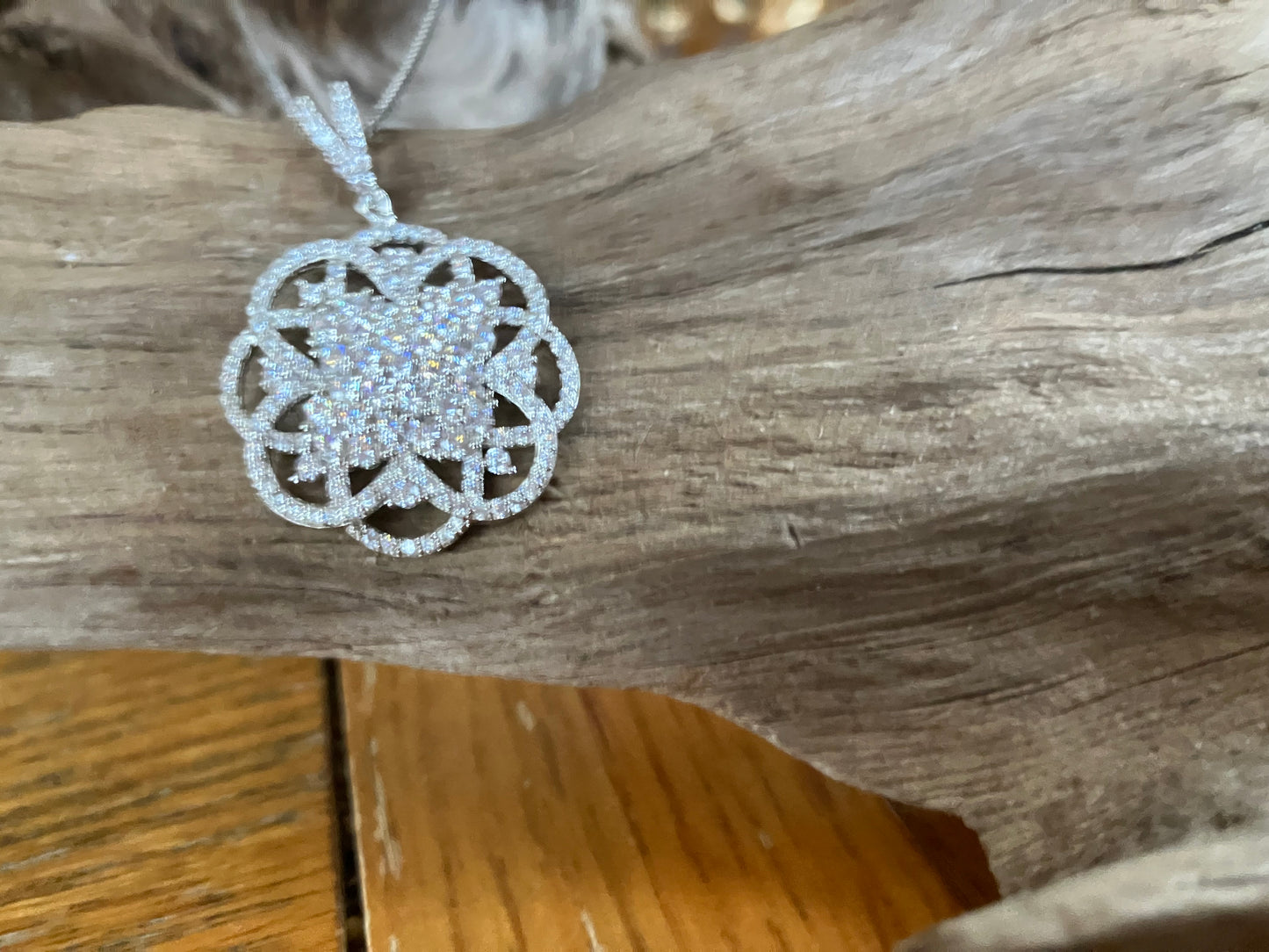 Diamanté 925 Floral design pendant