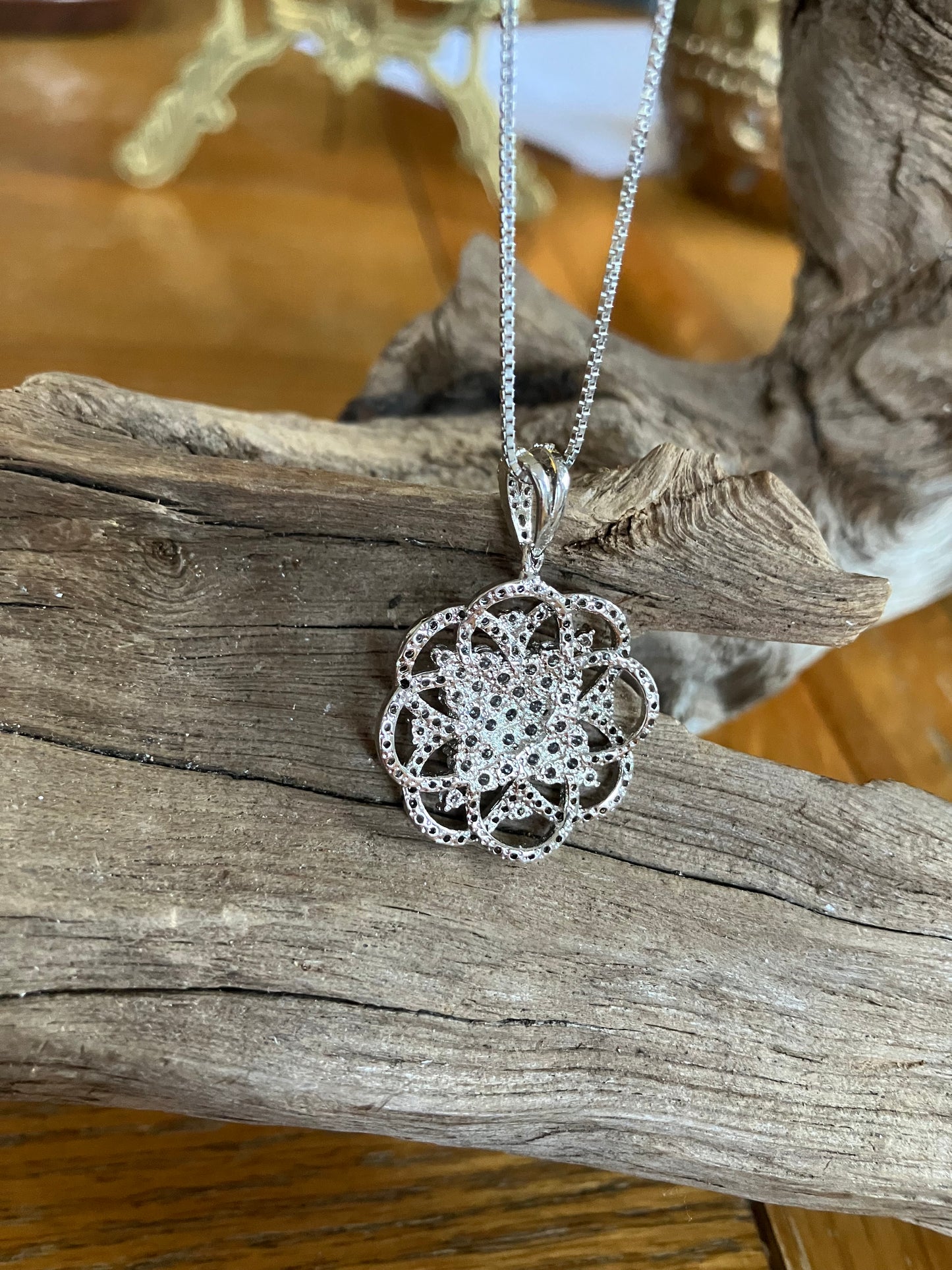 Diamanté 925 Floral design pendant